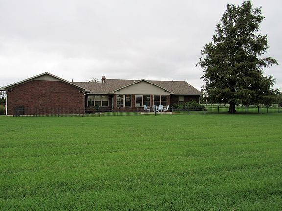 Back View of house & 
large yard with fence