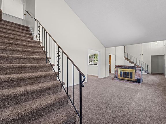 5th image of 1086 Mockingbird Lane
