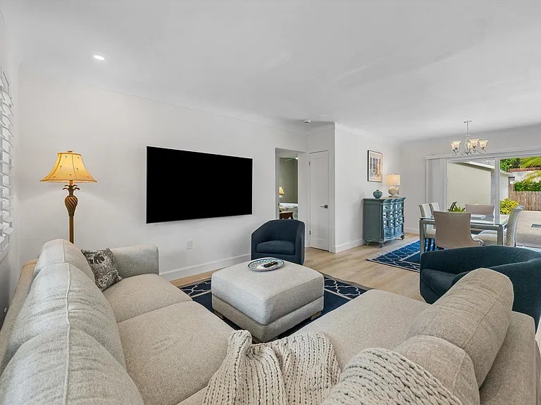611 N Palmway — Photo 7