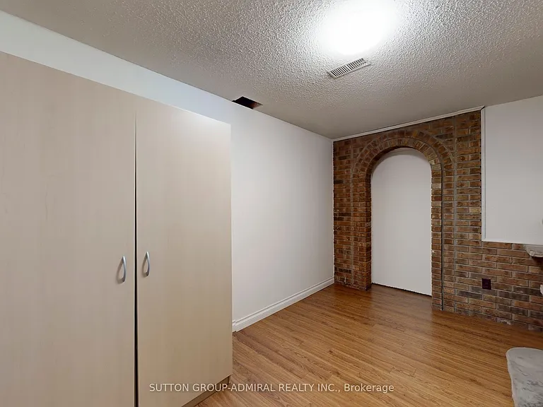129 Crestwood Rd #BASEMENT — Photo 22