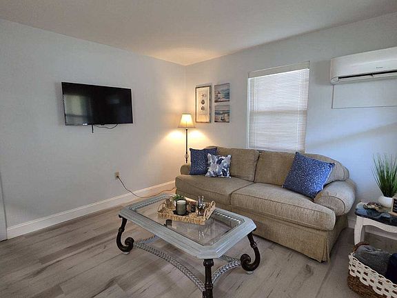 4th image of 106 Ellis Dr #B