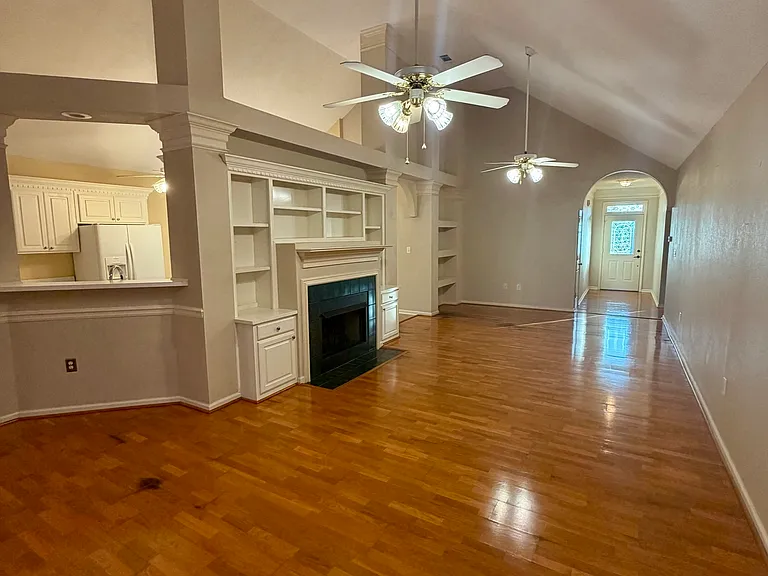 213 Carrington Ln — Photo 17
