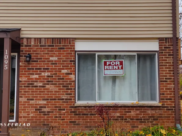 1095 Green Meadows Dr, Grand Blanc, MI 48439