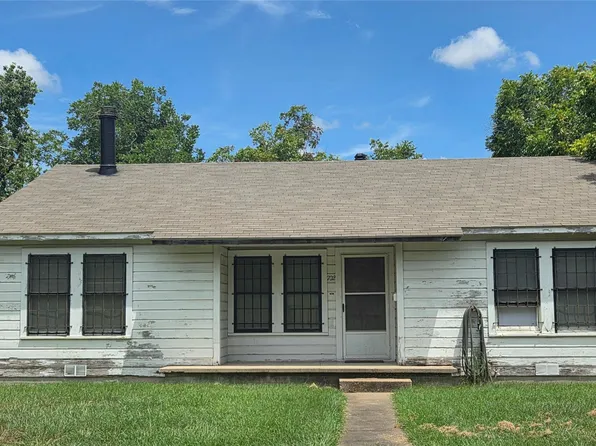 702 E Trinity St, Victoria, TX 77901