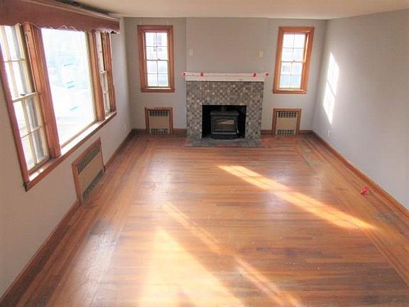 3rd image of 440 Roger Williams Ave