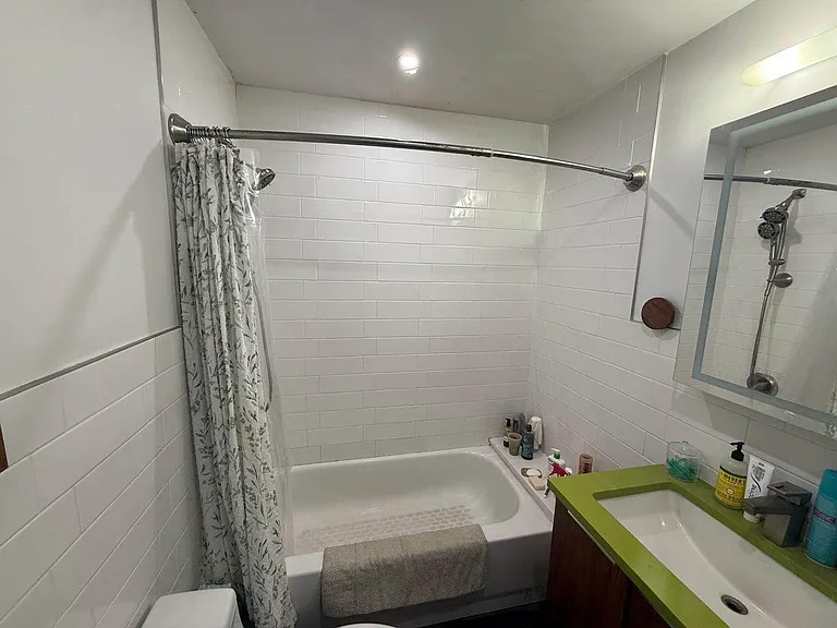 1862 De Kalb Ave #1 — Photo 9