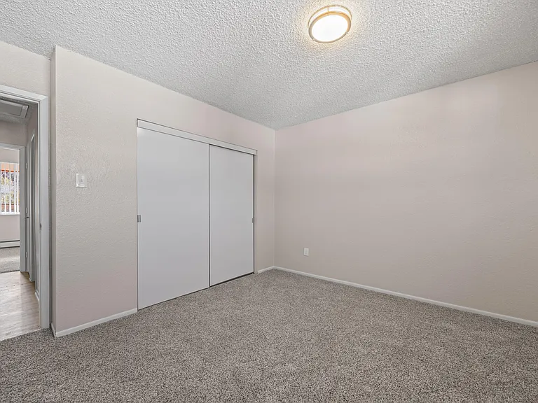 1305 Estes St — Photo 16