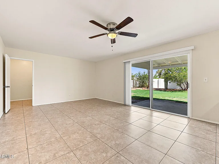 212 E Eugie Ave — Photo 8
