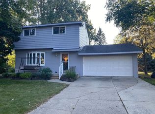 2572 Saint Joseph St, West Bloomfield, MI 48324