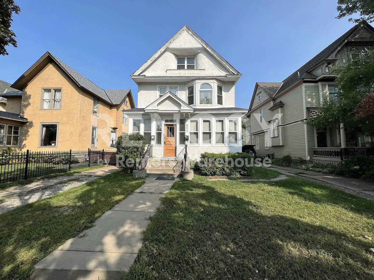 Spacious Upper-Level Duplex in the Heart of South Minneapolis. — Photo 1