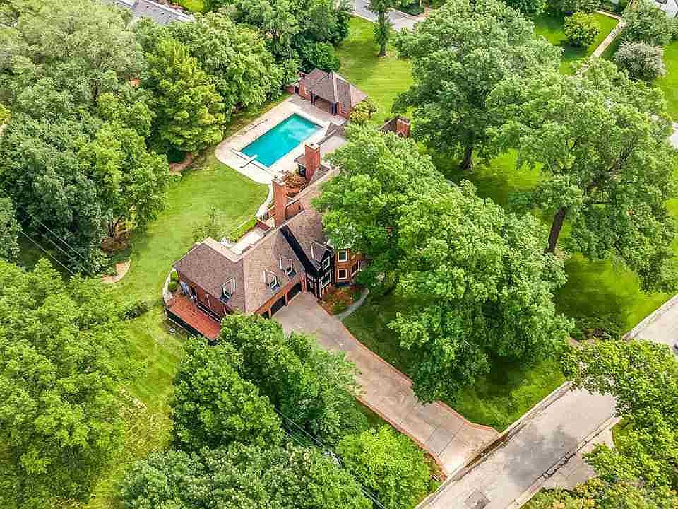 8 E Lynwood Blvd, Wichita, KS 67207 Zillow