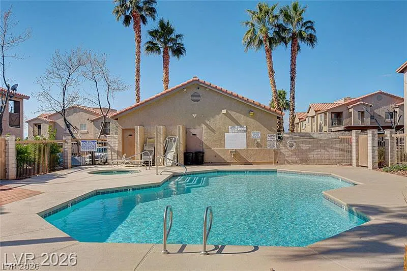 2 bed, 2.0 bath, 1049 sqft, $1,600 — Photo 3