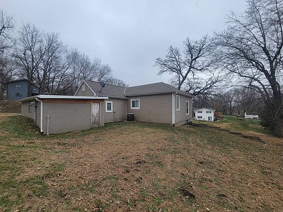 3rd image of 300 California St