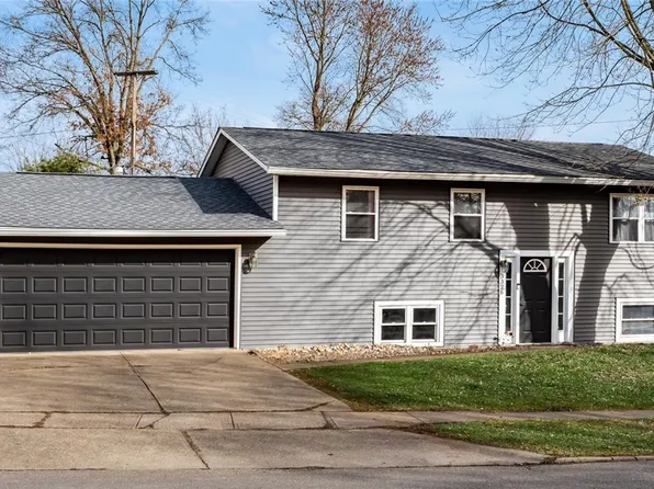 3326 Fairway Ln, Zanesville, OH 43701