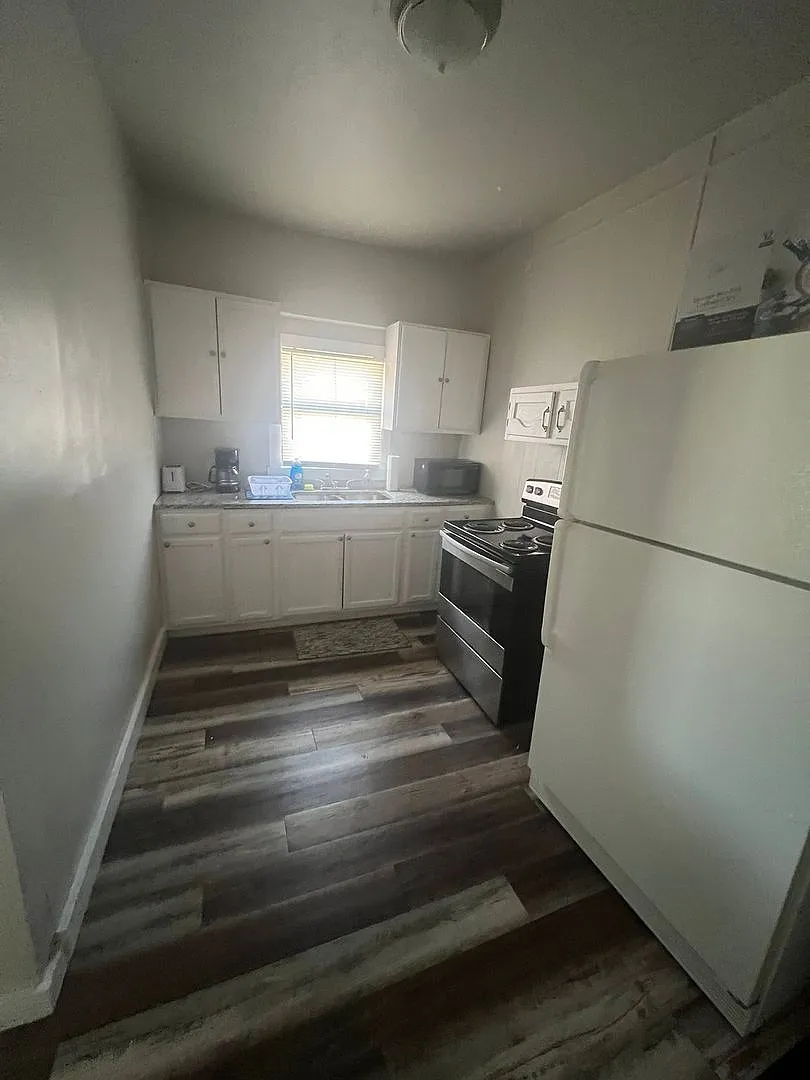 Fully Furnished — Photo 3