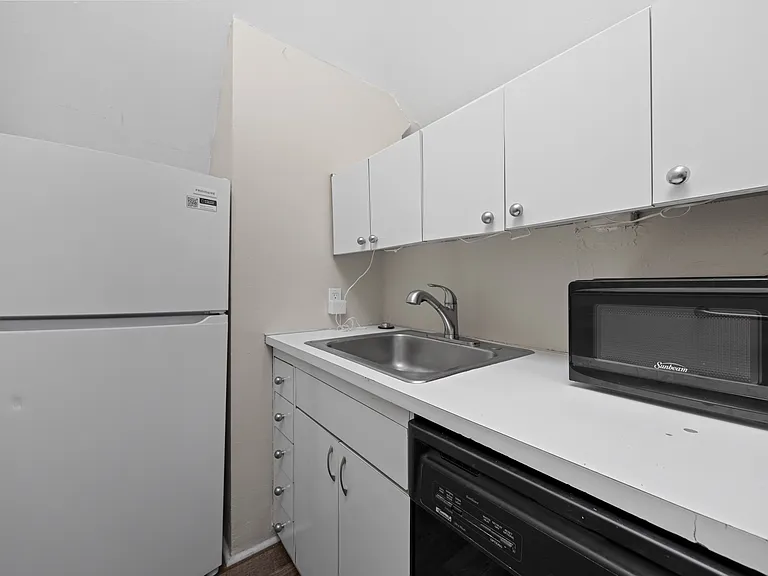 Thomas Logan Apartments — Photo 10