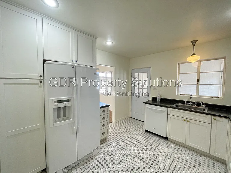 5703 Princess Jeanne Ave NE — Photo 7
