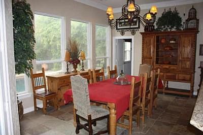 5th image of 813 Camelot Ct