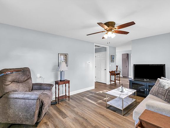 3rd image of 207 S Melvin St