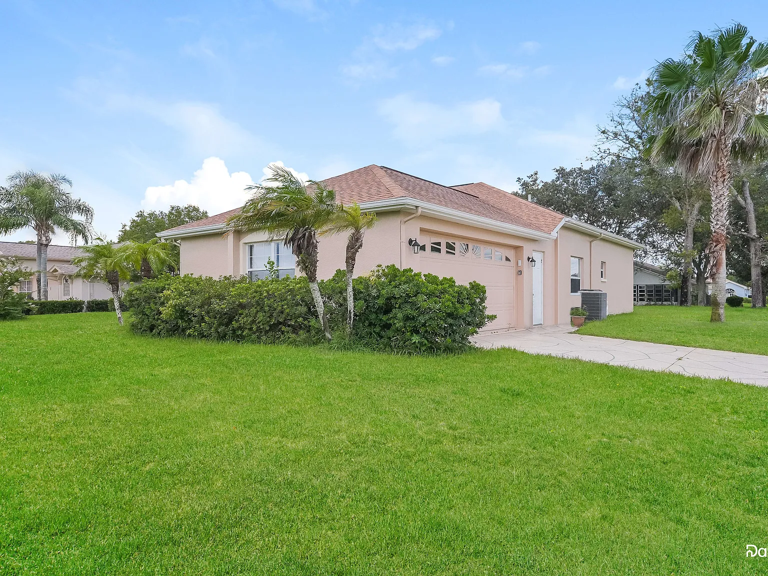 3 bed, 3.0 bath, 2052 sqft, $2,025 — Photo 2