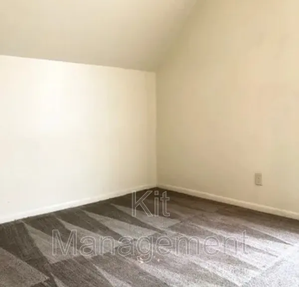 842 Toronto Ave — Photo 9