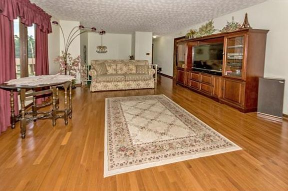 5th image of 4424 Fieldstone Dr