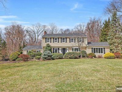 16 Shield Dr, Woodcliff Lake, NJ, 07677