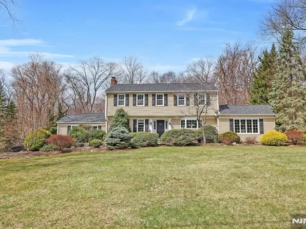 16 Shield Dr, Woodcliff Lake, NJ 07677