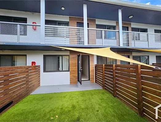 335 SW 20th St #3 — Photo 11