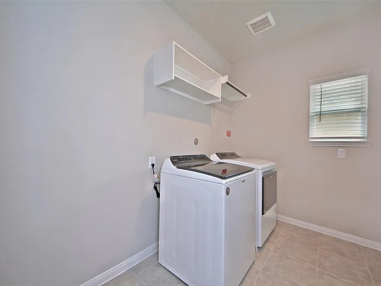 1015 Modesto Dr — Photo 24