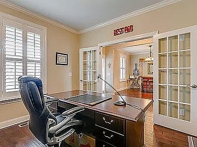 3rd image of 723 Eldon Ln