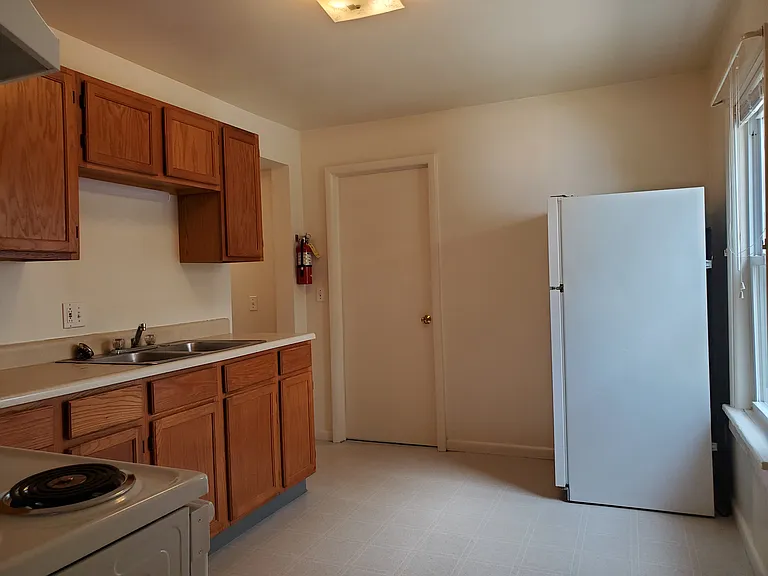 2 Allen St #2 — Photo 10