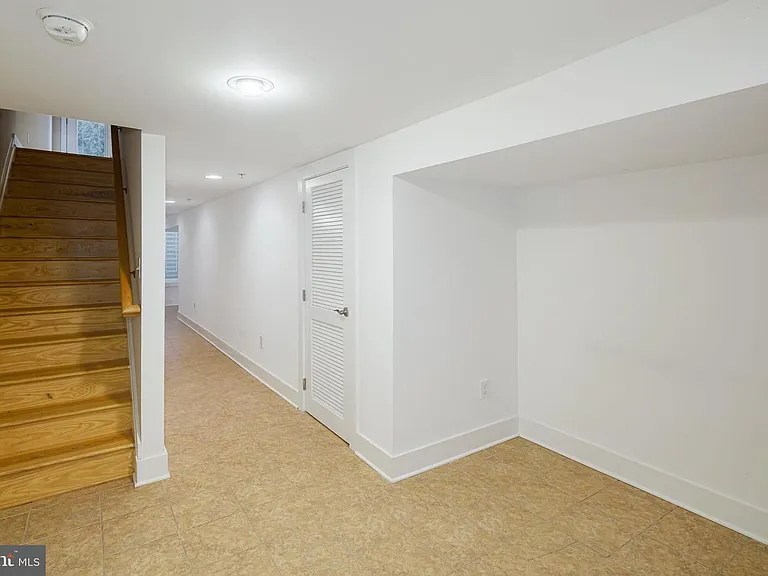 2544 Montrose St — Photo 23