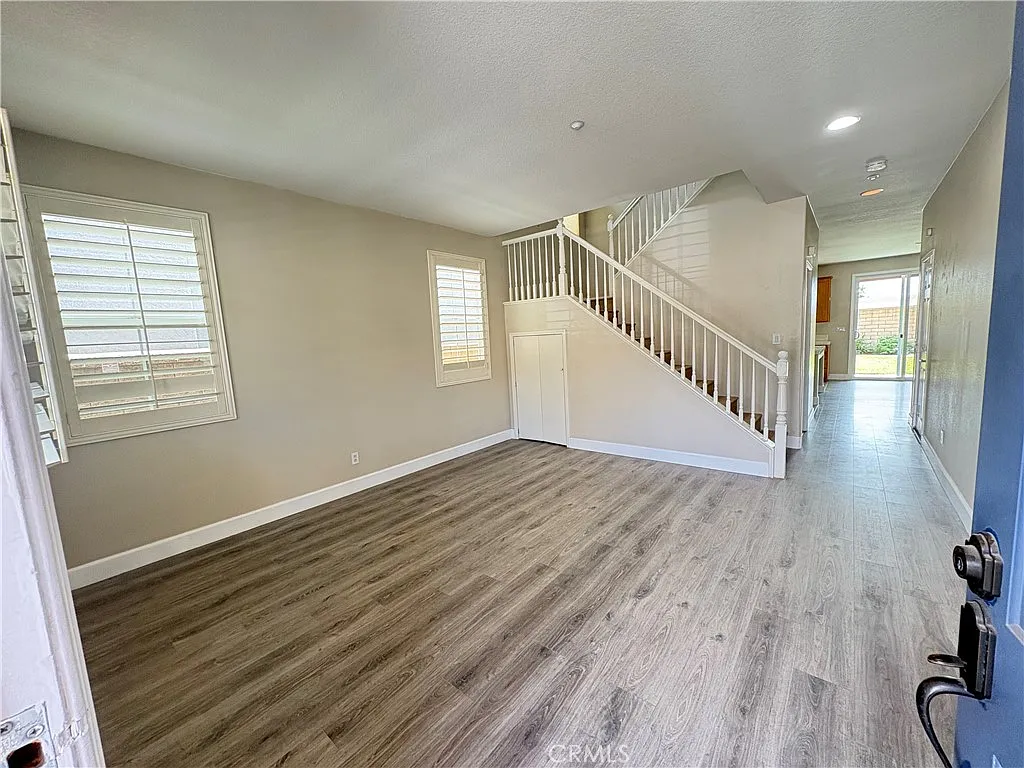 4 bed, 2.5 bath, 2305 sqft, $3,500 — Photo 2