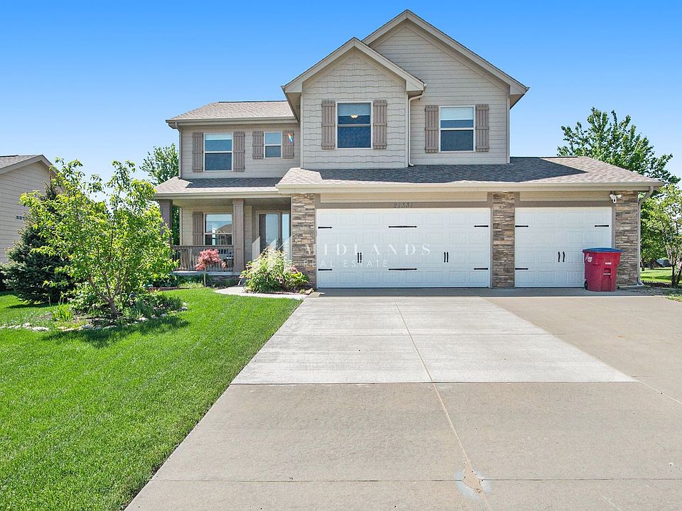 1st image of 21331 Blackstone Cir