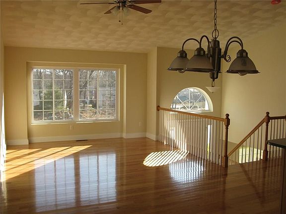 4th image of 5 Whisper Ct