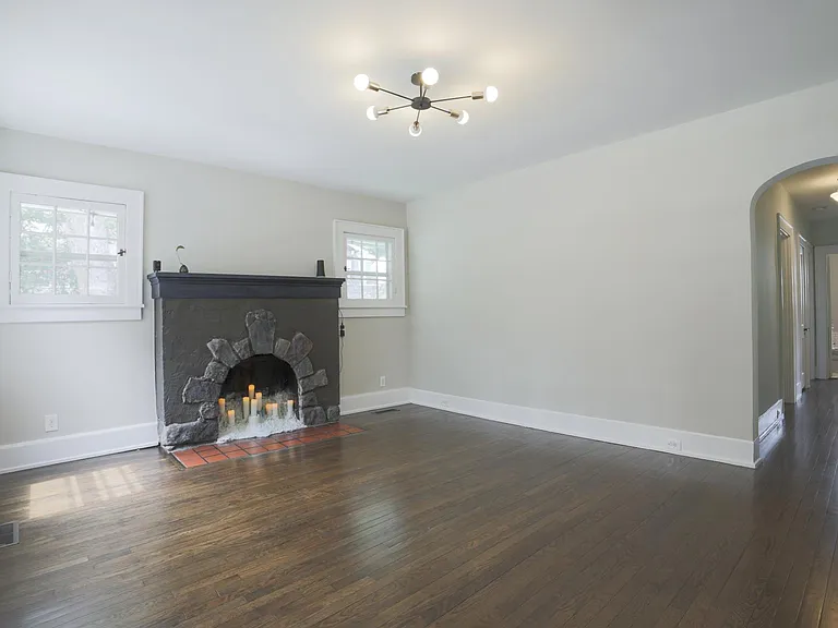 1619 W 53rd St — Photo 10