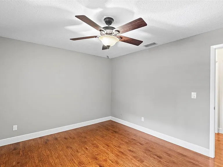 723 Pent St — Photo 16