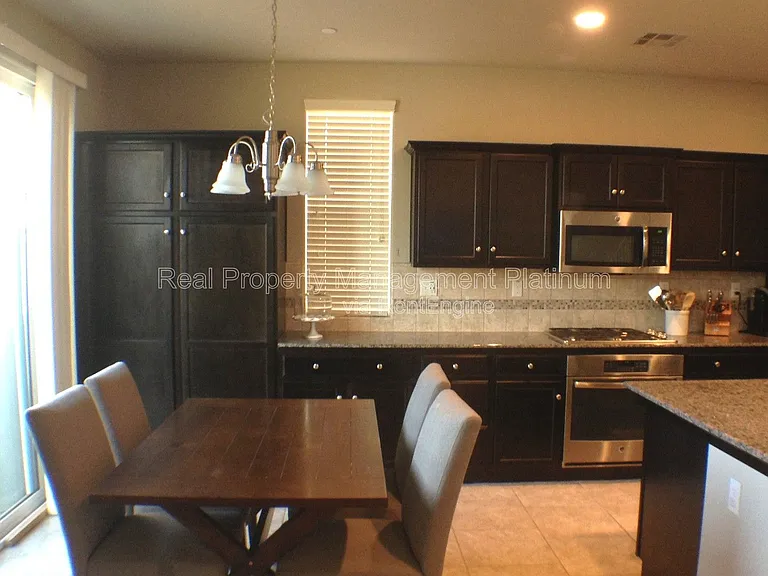 1324 Royalty Way — Photo 5
