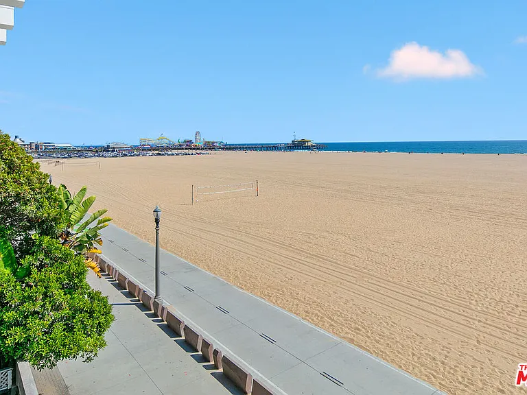 1341 Palisades Beach Rd — Photo 46