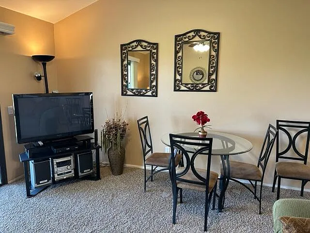 2 bed, 1184 sqft, $4,900 — Photo 4