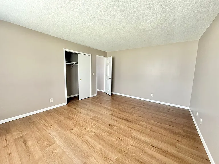 916 Brentwood Dr — Photo 8