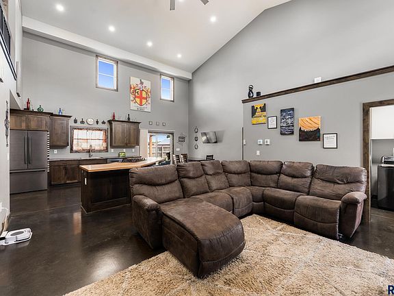 4th image of 513 Beck Dr