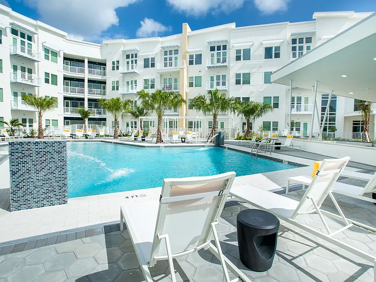 Swimming Pool Cirrus Apartments