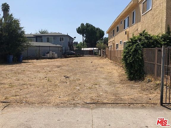 2nd image of 13340 Vanowen St
