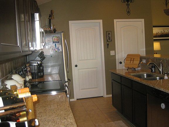 4th image of 703 Nolan Ryan Dr