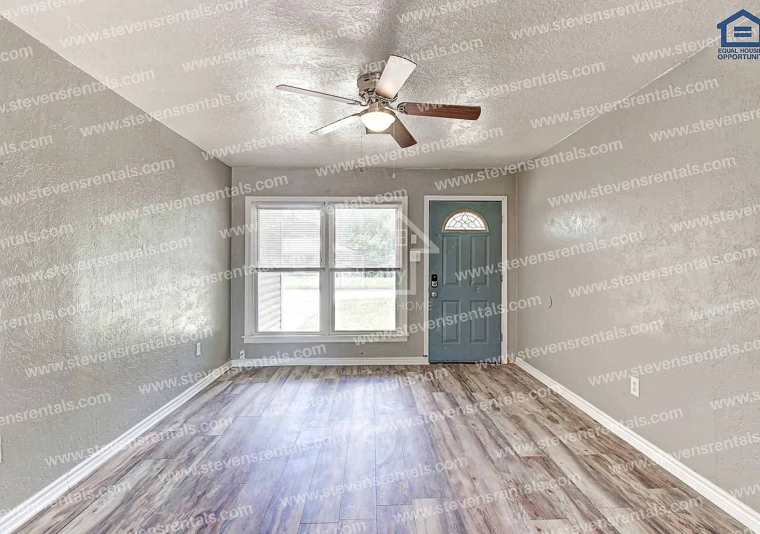 $400 Off First Months Rent! | Charming Cozy Home — Photo 3
