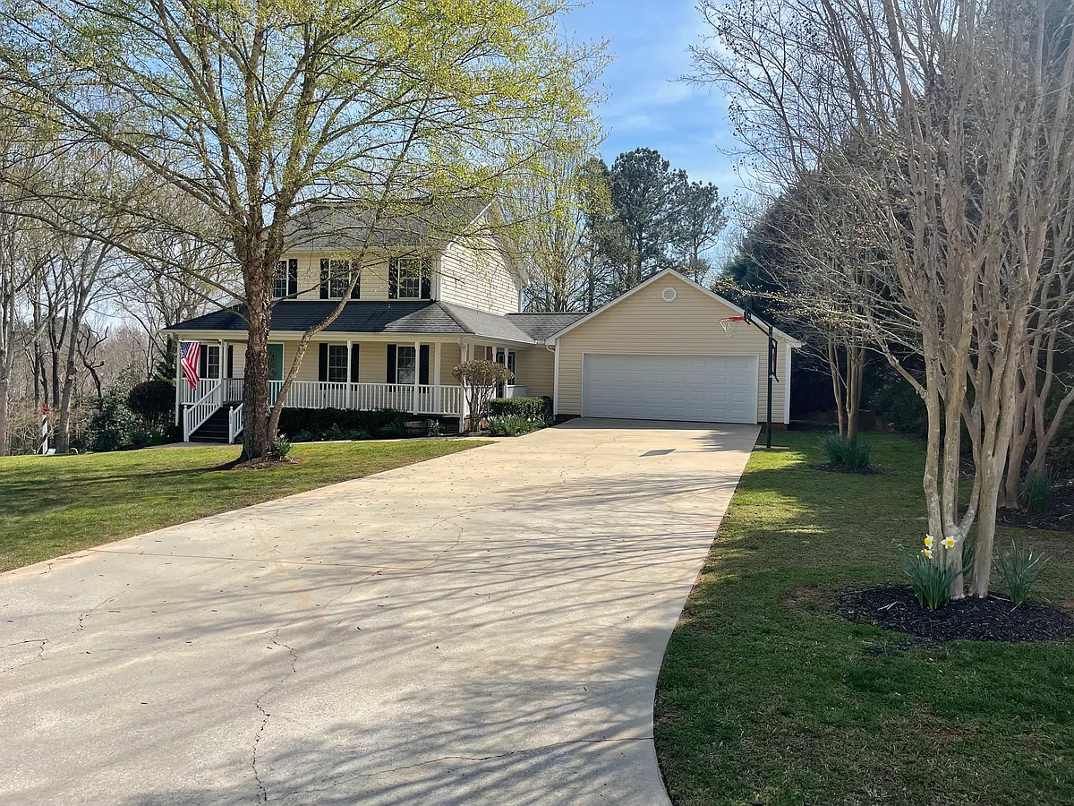 Building Photo - 102 Claremont Ct