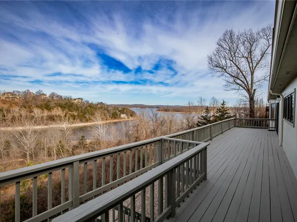 8340 Eagle Crest Dr, Rogers, AR 72756