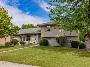 8011 Northwest Dr, Clive, IA 50325